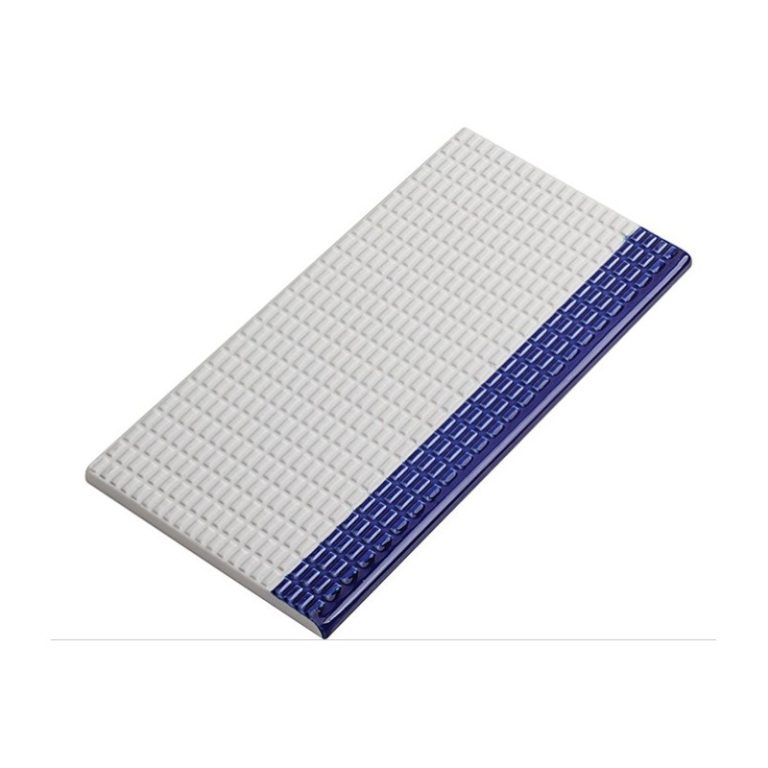 Gresie portelan antiderapant cu dunga cobalt 122×245 mm